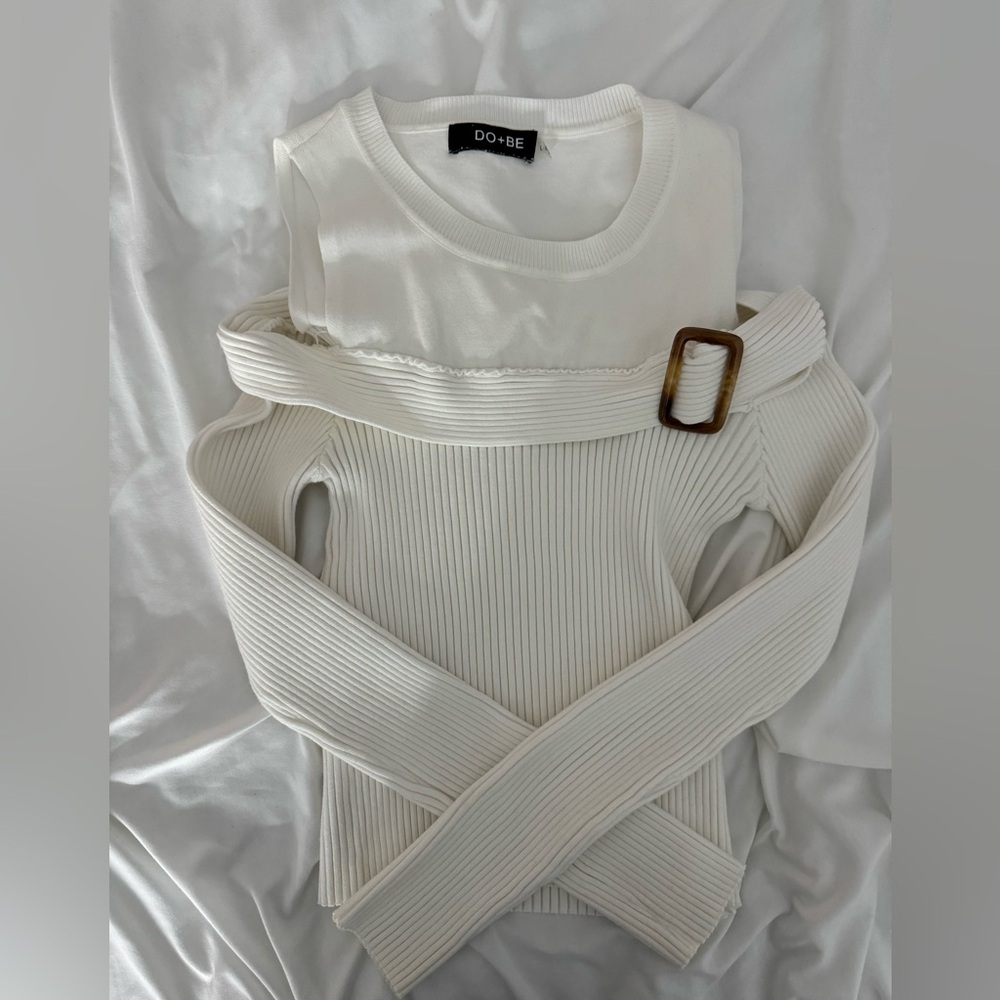 Off the shoulder White Long Sleeve Top